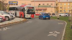 Mělník má problém se zrekonstruovanou silnicí. Autobusy se na ní nevytočí