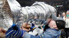 Stanley Cup vyhráli i pro Lailu. Letěla, i když doktoři kroutili hlavou