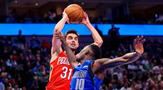 Satoranský pomohl k výhře Pelicans třemi body, Suns po 18  zápasech padli