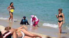 Po brutální bitce zakázali na Korsice muslimské plavky burkini