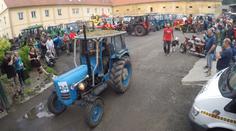 Traktory i traktůrky. Na Litoměřicku se odehrála spanilá jízda vesnicí