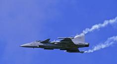 Extrémní hašení: Švédové nasadili proti požárům i Gripeny. VIDEO