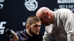 Khabib se nedočkal, McGregor pak přišel s flaškou a v teplákách!
