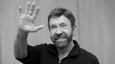 Zemřel legendární herec Chuck Norris. Bylo mu 86 let