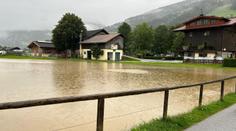 Déšť bičoval Česko: Hasiči odčerpávali vodu, komplikace byly i v Rakousku