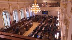 Opozice kritizuje schválený růst platů politiků. Je to skandální, hřmí Babiš