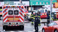 Střelba v newyorském metru. Nejméně 16 lidí je zraněno, policie našla výbušninu