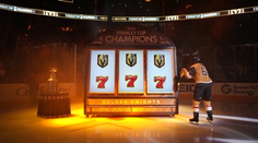 Velkolepá ceremonie Golden Knights. V hlavní roli automat ve stylu Las Vegas