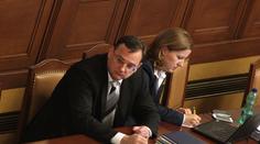 Poslanci se hodiny dohadovali o vládě, ta znovu nepadla! Nedůvěru vyslovilo jen 89 poslanců