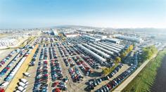Mladí s alternativními palivy neexperimentují, elektromobily je lákají, ale jsou pro ně nedostupné