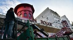 Legendární Moulin Rouge postihla havárie. Zhroutila se mu ikonická křídla