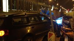 Řidička nezvládla řízení, její Passat skončil na staveništi