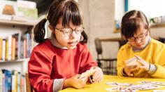 Na "úspory" doplatí postižené děti, tvrdí asociace speciálních pedagogů