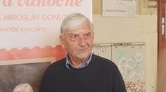 Donutil ani po sedmdesátce nezpomalil. Plánuje speciální vánoční vystoupení