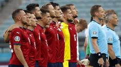 Krásné gesto Čechů: Eriksenovi věnovali památeční dres