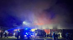 V Náchodě hořely garáže s nákladními auty, na Olomoucku zase garáž s přívěsem s lodí