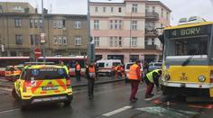 Nehodu v Plzni zřejmě zavinil řidič autobusu, nedal tramvaji přednost