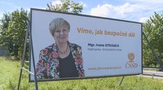 Předvolební billboard ohrožoval řidiče. Stál uprostřed křižovatky
