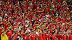 Další kontroverze na MS: Fanouškům Walesu zabavili duhové klobouky
