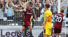 Souček gólem pomohl k výhře West Hamu. Oba kluby z Manchesteru prohrály