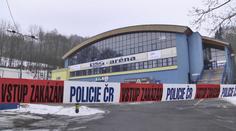 Protitanková mina na zimním stadionu. Evakuovali stovku dětí