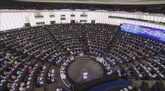 Je nás málo, stěžuje si 700 europoslanců. Chtějí další křesla