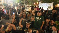 Fanoušci v Milwaukee to přehnali, během oslav byli tři lidé postřeleni