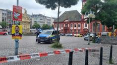 Muž pobodal tři lidi, armáda ztratila raketu. Nad bezpečím v Německu se smráká