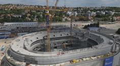 V Brně je největší evropský jeřáb. Pomáhá při stavbě nové arény