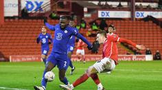 Chelsea se trápila s druholigovým Barnsley, ale nakonec postoupila