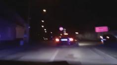 Rychle a zběsile po moravsku! Policii ujížděl přes zátarasy i protisměrem