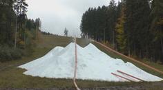 Skiareály v Česku zasněžují. Přípravy před sezónou vrcholí