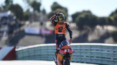 Úžasný závěr, Foggia spadl a Acosta je mistrem světa Moto3. Salač desátý