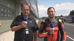 Rozbitá slivovice a vylitá kola. Komentátoři MotoGP mají v Brně krušný start