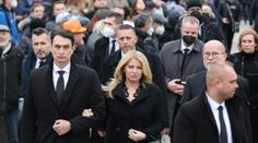 Poslední sbohem Žbirkovi. Dorazila řada osobností, obřadní síní zněly slavné hity