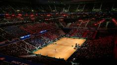 Francie hostí Davis Cup ve fotbalové aréně. A Federer padl!