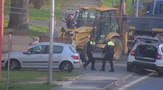 Bizarní komplikace na stavbě. Bagr blokoval bobr, chytali ho policisté
