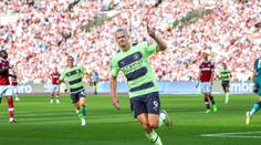 Haaland vtrhl do Premier League dvěma góly. United na úvod sezony prohráli