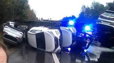 Dálnici D1 zablokoval převrácený kamion s novými auty
