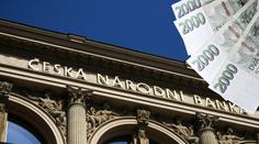 Dražší hypotéky, ale levnější zboží. Jak vyšší úrokové sazby ovlivní život Čechů
