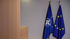Má Česko dál zůstat v NATO a Evropské unii? Toto chtějí strany