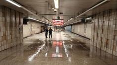 Komplikace v pražské dopravě. Metro stanicí Florenc už druhý den jen projíždí