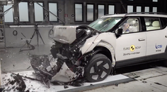 Jak bezpečná jsou auta na vodík? Experti podrobili crash testům nové Nexo