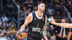 Bývalý hráč NBA byl zatčen. Bránil sanitce, pak škrtil zdravotní sestru