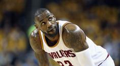 Jízda Clevelandu skončila. LeBron a spol. poprvé na kolenou!