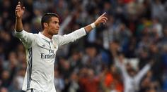Ronaldo poprvé s dvojčátky. Podívejte se, jak jim to sluší! FOTO