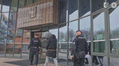 Dej mi peníze, jinak tě nakazím HIV, vyhrožoval muž v Ostravě. Skončil ve vazbě