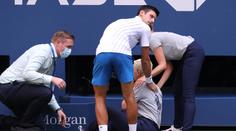 Šok na US Open: Djokovič trefil rozhodčí a byl vyloučen z turnaje