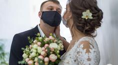 Blesková svatba. Snoubenci nemohli kvůli opatřením čekat, vše zvládli i tak