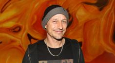 Frontman kapely Wohnout se tajně oženil. Sdílel záběry z neobvyklé svatby